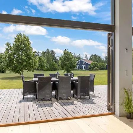 Semesterbostad Modern Close To The Bøtø By