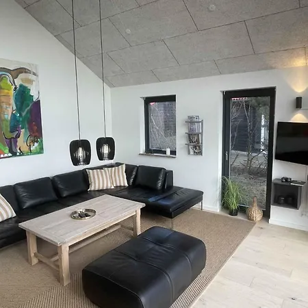 Modern Close To The Semesterbostad *