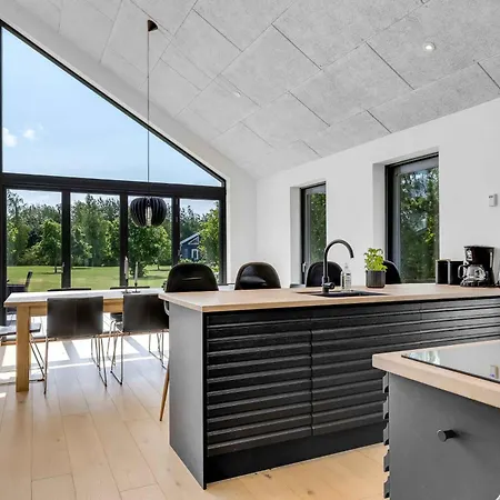Semesterbostad Modern Close To The